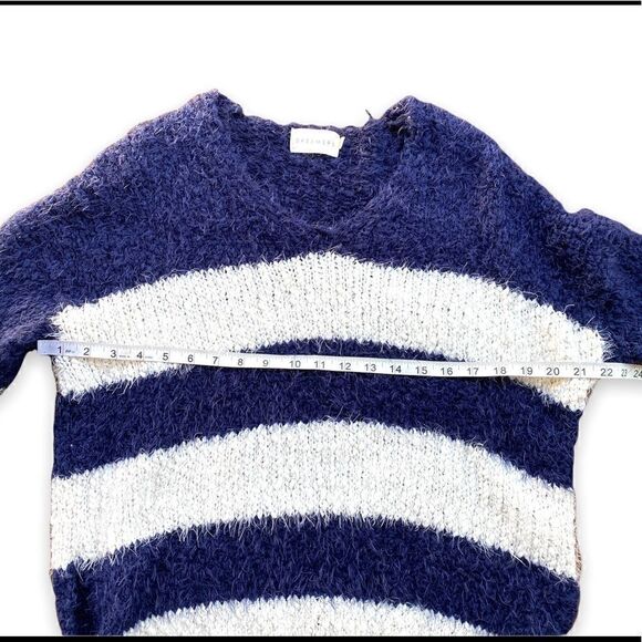 Dreamers Eyelash Chenille White And Navy Stripe Fuzzy Sweater (NWOT) - Picture 9 of 14